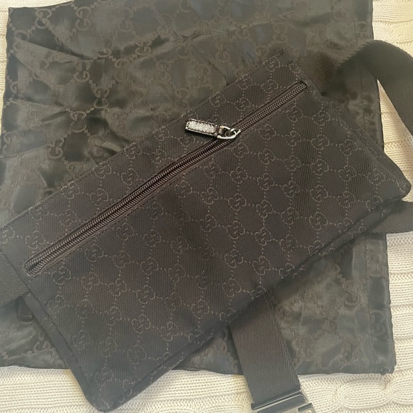Authentic Gucci waist bum bag with dust bag - Picture 4 of 9